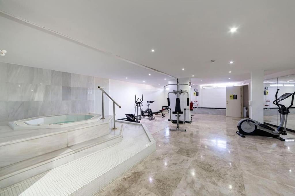 מוחקאר Couples Only, Beautiful 1 Bedroom Apartment In Victoria Building מראה חיצוני תמונה