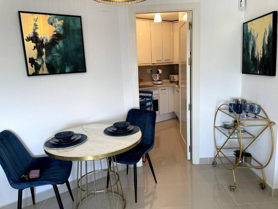 מוחקאר Couples Only, Beautiful 1 Bedroom Apartment In Victoria Building מראה חיצוני תמונה